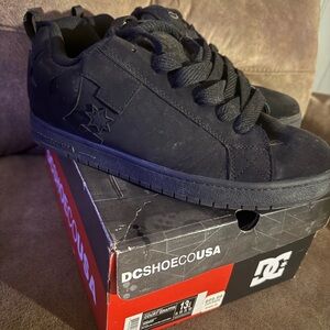 DC Men’s Court Graffik All-Black Low-Top Skate Sneakers